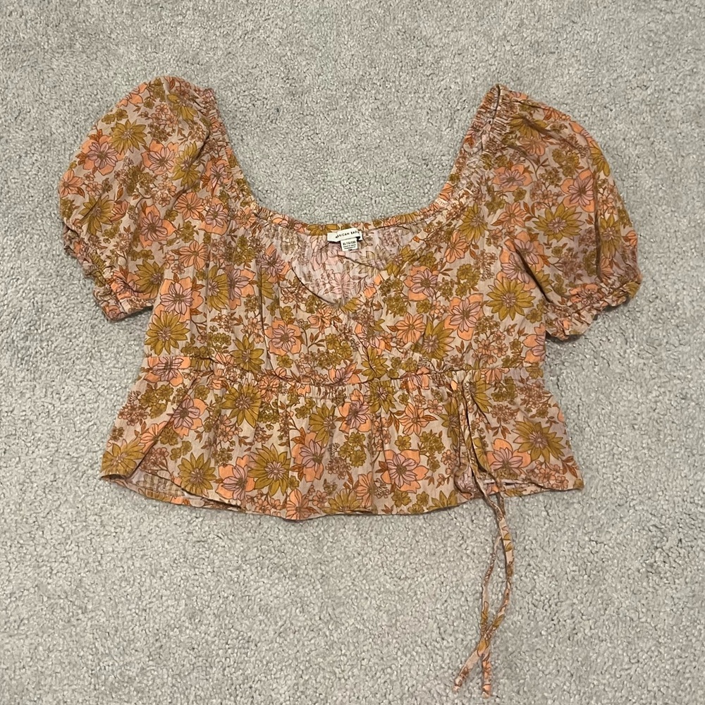 American Eagle Outfitters Floral Puff-Sleeve Crop Top